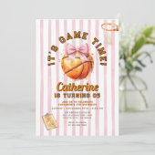 Invitation d'anniversaire pour fille avec ruban ro (Debout devant)