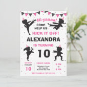 Invitation d'anniversaire pour filles de karaté ar (Debout devant)