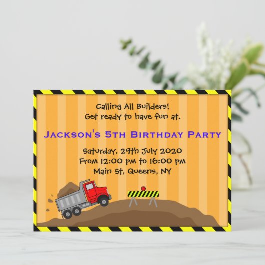 Invitation d'anniversaire pour la construction de (Debout devant)