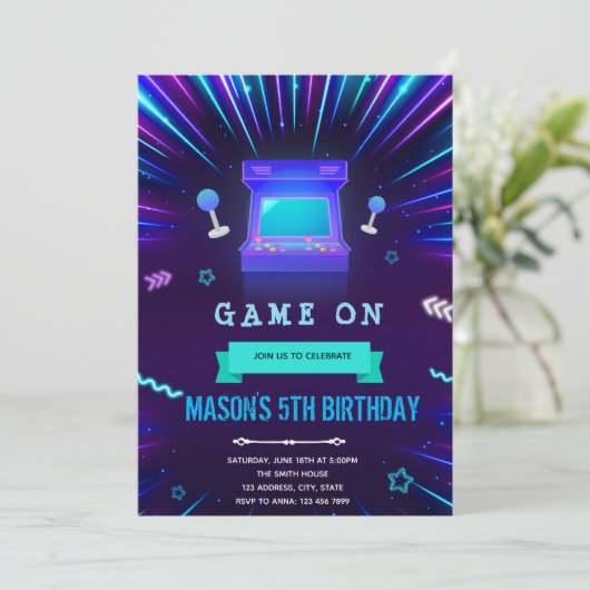 Invitation d'anniversaire pour l'arcade Glow (Debout devant)