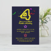 Invitation d'anniversaire pour le quatrième annive (Debout devant)