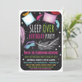 Invitation d'anniversaire pour soirée pyjama (Debout devant)