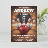 Invitation d'anniversaire pour un bowling personne (Debout devant)
