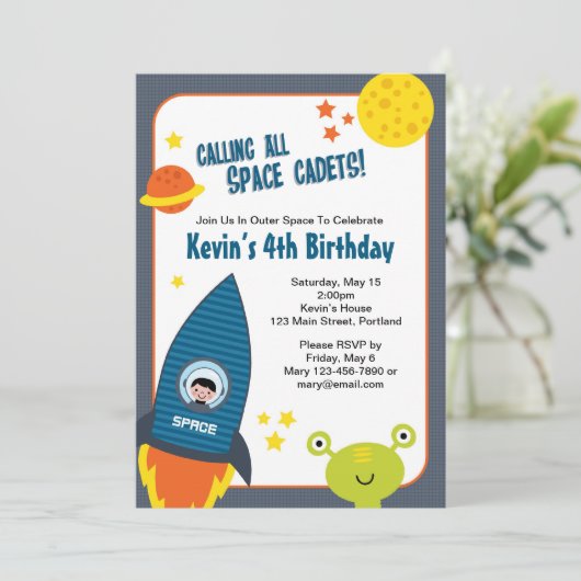 Invitation d'anniversaire pour un garçon spatial (Debout devant)