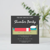 Invitation d'anniversaire pour une soirée pyjama m (Debout devant)