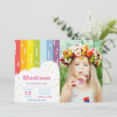 Invitation d'anniversaire Rainbow (Debout devant)