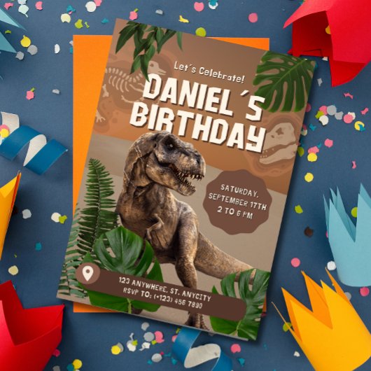 Invitation d'anniversaire réaliste de dinosaure co