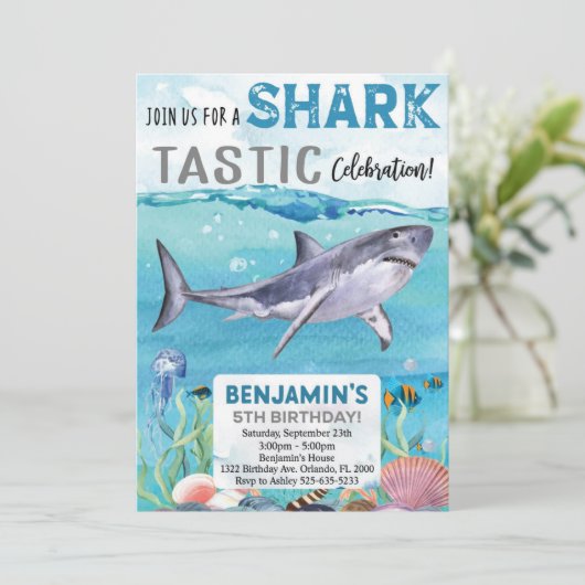 Invitation d'anniversaire requin (Debout devant)