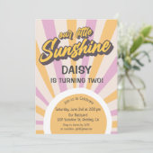 Invitation d'anniversaire rétro soleil d'été (Debout devant)