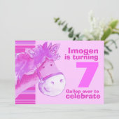 invitation d'anniversaire rose de 7 ans pour les e (Debout devant)