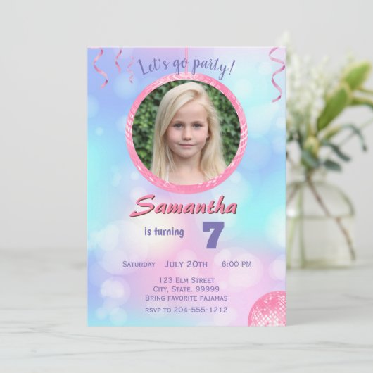 Invitation d'anniversaire rose Retro (Debout devant)