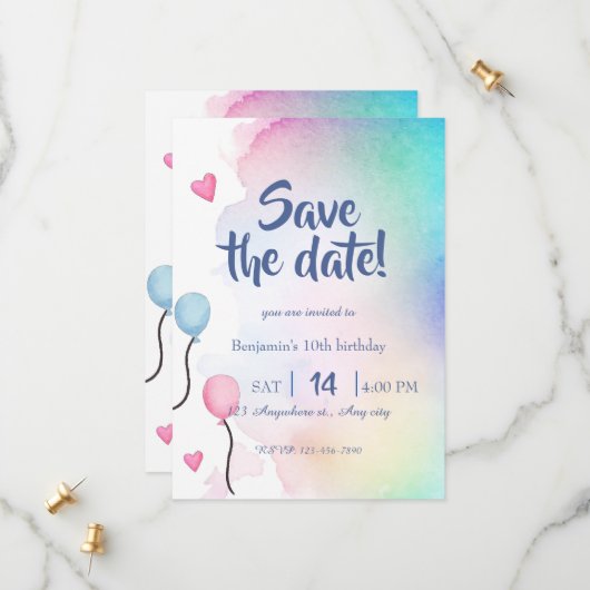 Invitation d'anniversaire "Sauvez la date" (Devant/Arrière en situation)