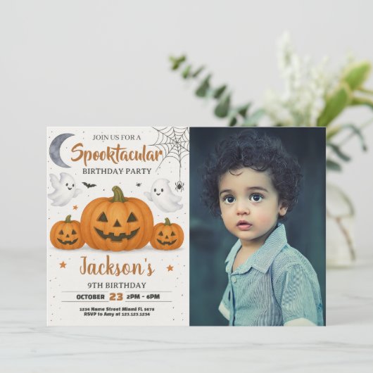 Invitation d'anniversaire Spooktacular avec photo (Debout devant)