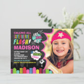 Invitation d'anniversaire Superhero Pink Superhero (Debout devant)