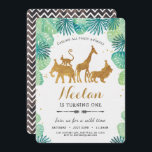 Invitation  d'anniversaire sur le thème du Safari<br><div class="desc">Conception de safari moderne pour la soirée glam safari. Paré d'animaux de la jungle dorés - éléphants,  lion,  girafe et singe - encadrés d'une arche de feuilles de feuillage aquarelle tropicales vertes. Parfait pour votre petit sauvageon !</div>
