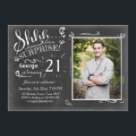 Invitation d'anniversaire surprise 21 Chalkboard R<br><div class="desc">♥ Une façon parfaite d'invitation vos invités à cette fête d'anniversaire spéciale! Conception de tableau de bord. Vous pouvez mettre votre propre photo !</div>