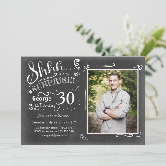 Invitation d'anniversaire surprise 30 Chalkboard R (Debout devant)