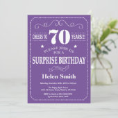 Invitation d'anniversaire surprise 70 ans violet e (Debout devant)