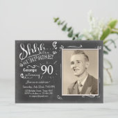 Invitation d'anniversaire surprise 90 Chalkboard R (Debout devant)
