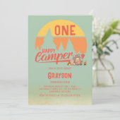 Invitation d'anniversaire verte One Happy Camper (Debout devant)