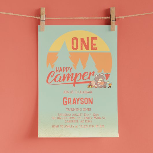 Invitation d'anniversaire verte pour un campeur he