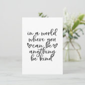 Invitation Dans Un Monde Où L'On Peut Être N'Importe Quoi (Debout devant)