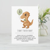 Invitation Dapper Brown Dino avec nœud papillon vert Annivers (Debout devant)
