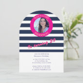 Invitation d'arche de photo d'anniversaire 30 ans (Debout devant)