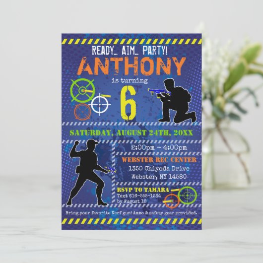 Invitation Dart Wars Party Blaster Gun Anniversaire (Debout devant)