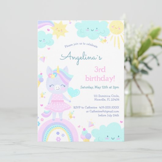 Invitation de 3ème anniversaire avec une licorne d (Debout devant)