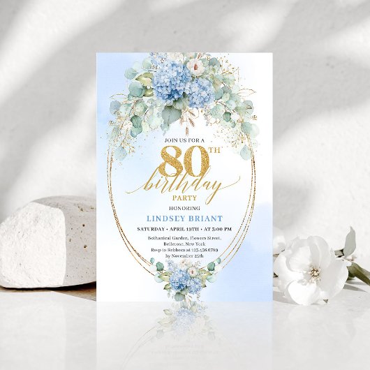 Invitation de 80e anniversaire Luxe Dusty Blue Flo