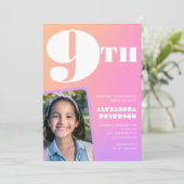 Invitation de 9e anniversaire avec dégradé orange  (Debout devant)