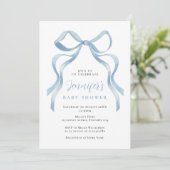 Invitation de baby shower avec un joli nœud bleu (Debout devant)