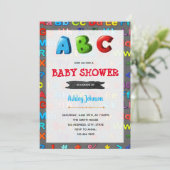 Invitation de baby shower d'alphabets (Debout devant)