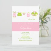 Invitation de Baby shower de la ligne de vêtements (Debout devant)