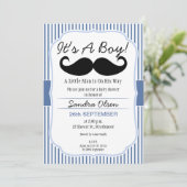 Invitation de baby shower de moustache de garçons (Debout devant)