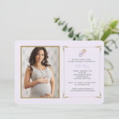 Invitation de baby shower de photo de hochet de (Debout devant)