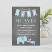 Invitation de baby shower des bleus layette | (Debout devant)