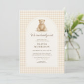 Invitation de Baby Shower «Gingham Bearly Wait» To (Debout devant)