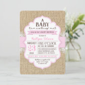 Invitation de Baby shower rose de dentelle de Burl (Debout devant)