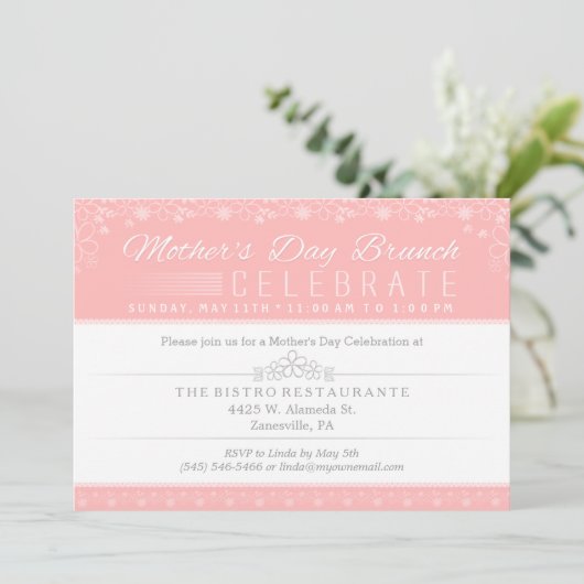 Invitation de célébration de brunch du jour de (Debout devant)