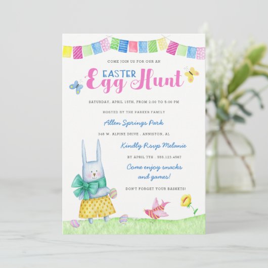 Invitation de chasse à oeuf de pâques de lapin (Debout devant)