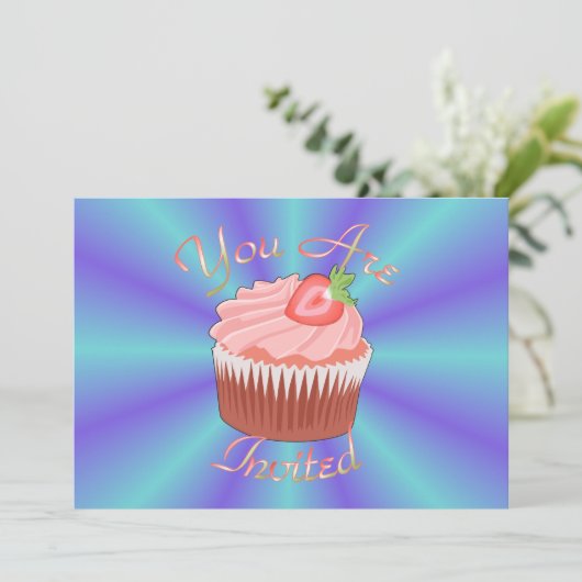 Invitation de cupcake de fraise (Debout devant)