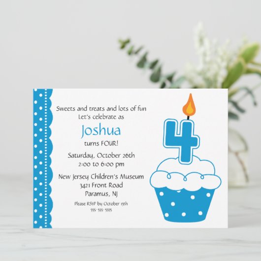 Invitation de Cupcake pour le 4e anniversaire (Debout devant)