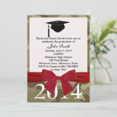 Invitation De Diplôme De Ruban Rouge Et Camouflage (Debout devant)