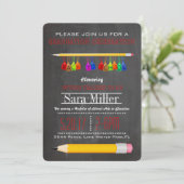 Invitation de diplômes d'enseignant de crayon (Debout devant)