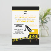 invitation de douche de garçon de la construction (Debout devant)