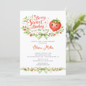 Invitation de douche pour bébé aux fraises douce c (Debout devant)