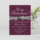 Invitation de fête chic à arc en argent violet vin (Debout devant)