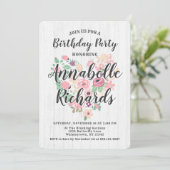 Invitation de fête d'anniversaire à cœur floral ro (Debout devant)